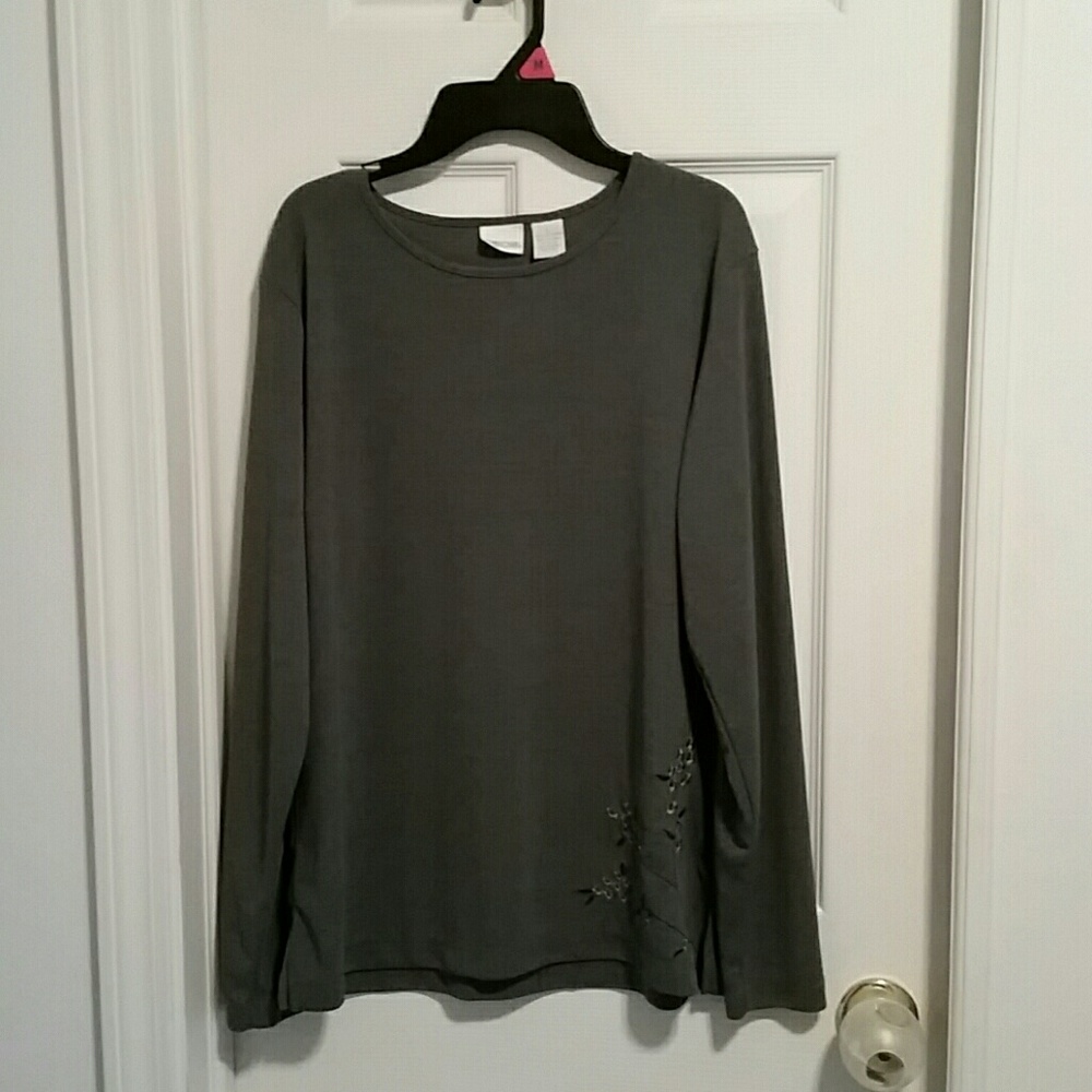 Long sleeve, grey shirt